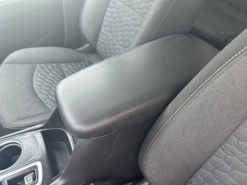 Used 2019 Chevrolet Equinox LT w/ Driver Convenience Package FWD image 29