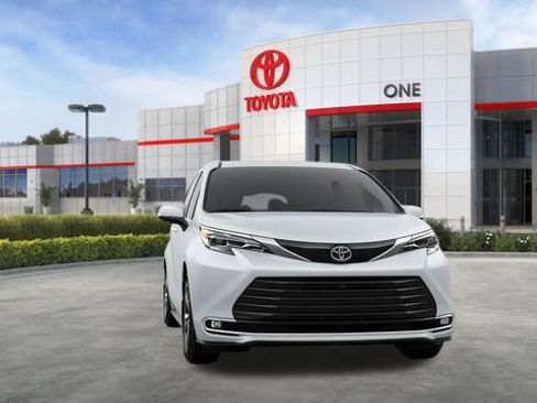 New 2026 Toyota Sienna Platinum image 17