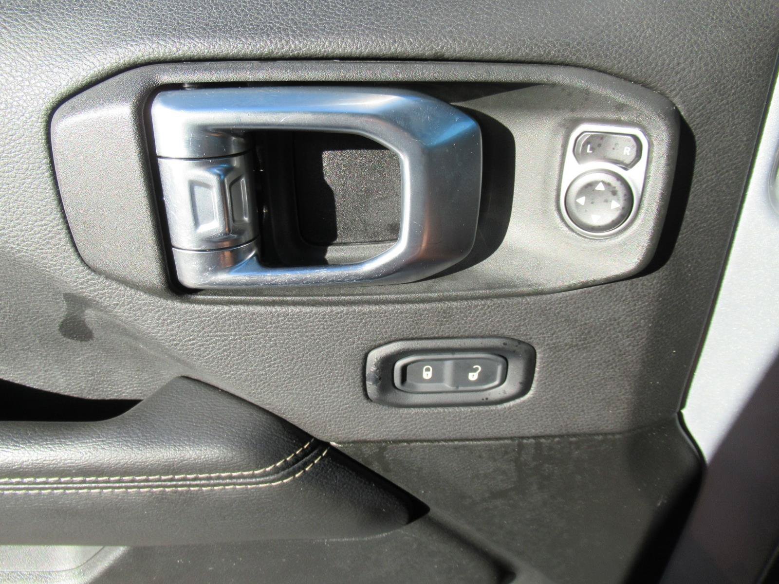 Used 2023 Jeep Gladiator Overland AWD/4WD image 21