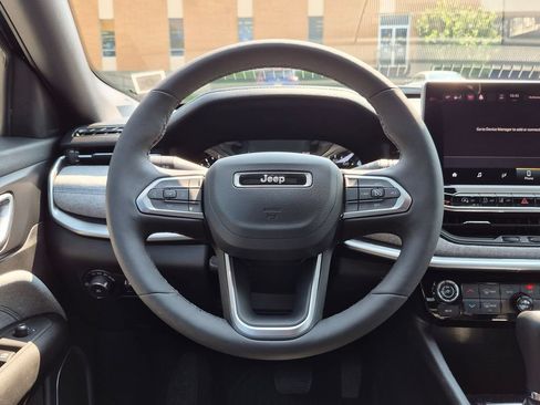 Used 2024 Jeep Compass Latitude w/ Convenience Group AWD/4WD image 14