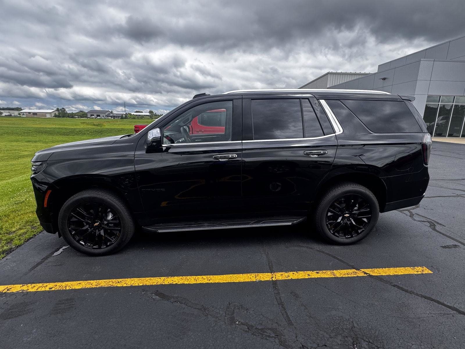 Used 2026 Chevrolet Tahoe Premier AWD/4WD image 2