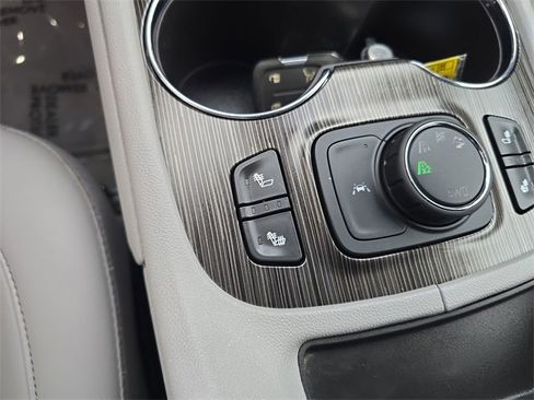 Certified 2023 GMC Acadia SLT image 23