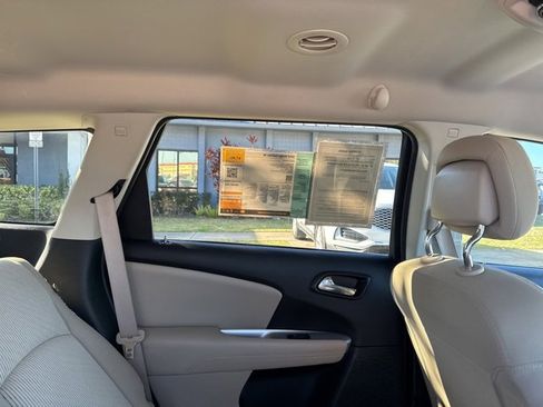 Used 2016 Dodge Journey SE w/ Flexible Seating Group image 14