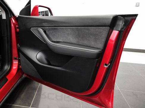 Used 2020 Tesla Model Y Long Range image 39