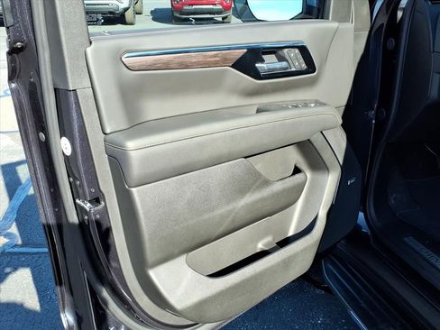 New 2026 Chevrolet Suburban Premier w/ Sun And Tow Package AWD/4WD image 7