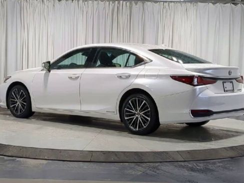 Used 2022 Lexus ES 300h w/ Premium Package image 6