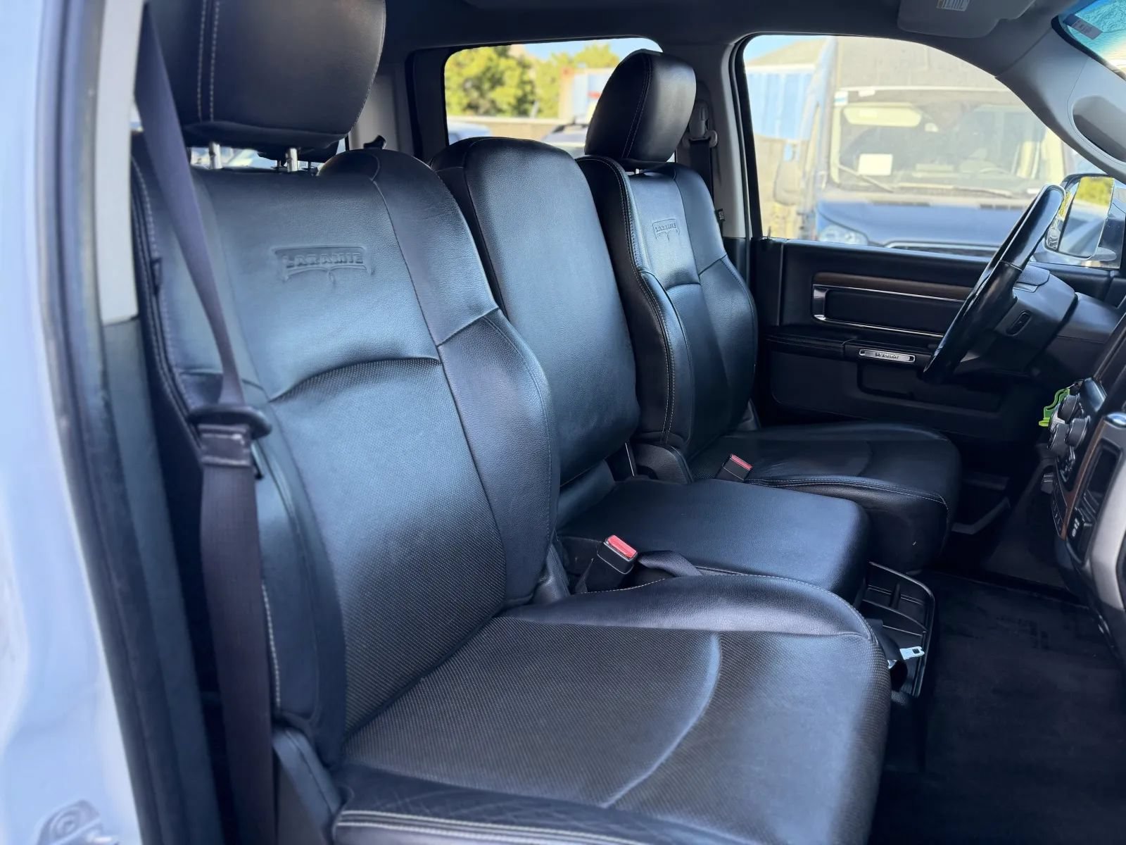Used 2017 RAM 1500 Laramie AWD/4WD image 19