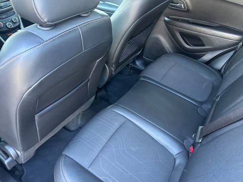 Used 2021 Chevrolet Trax LT w/ Driver Confidence Package FWD image 15