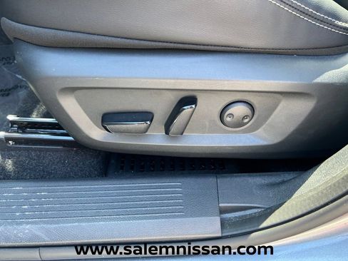Used 2023 Nissan Rogue SL w/ SL Premium Package AWD/4WD image 16