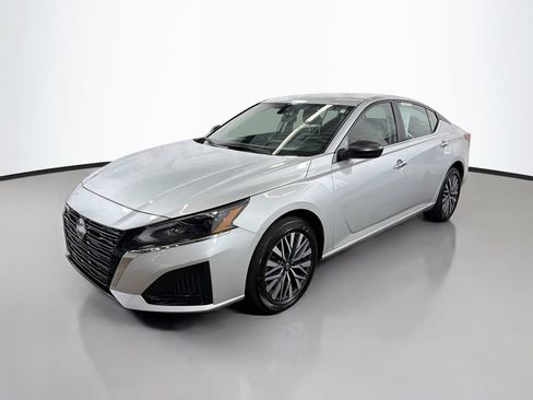 Used 2024 Nissan Altima 2.5 SV AWD/4WD image 5