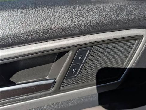 Used 2023 Volkswagen Atlas SE w/ Panoramic Sunroof Package FWD image 32