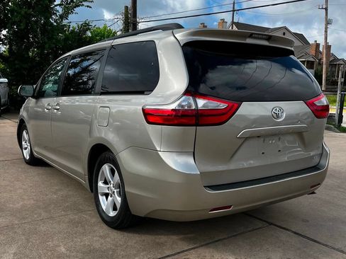 Used 2015 Toyota Sienna LE FWD image 10