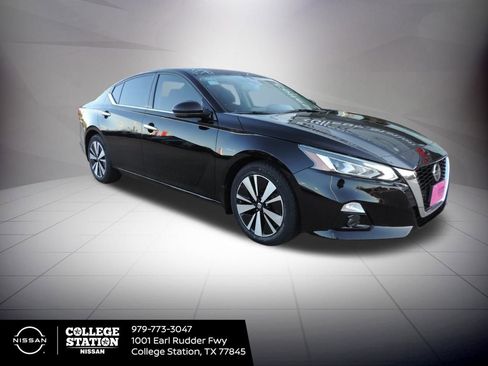 Certified 2020 Nissan Altima 2.5 SV image 3