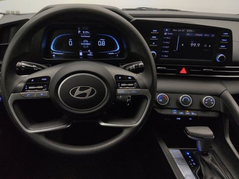 Used 2024 Hyundai Elantra SE FWD image 22