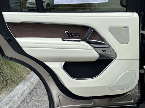 New 2026 Land Rover Range Rover Long Wheelbase SE AWD/4WD image 13