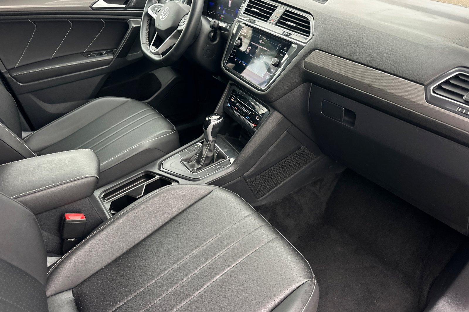 Used 2023 Volkswagen Tiguan SE FWD image 17