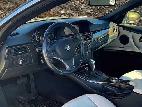 Used 2013 BMW 328i Convertible image 10