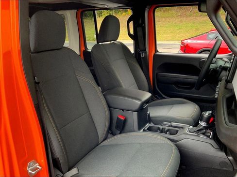 Used 2025 Jeep Wrangler Sport S image 7