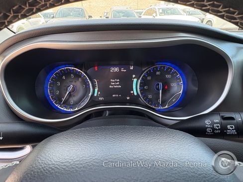 Used 2024 Chrysler Pacifica Touring-L FWD image 21