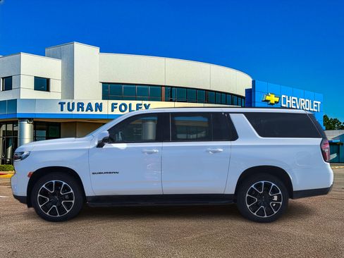 Used 2023 Chevrolet Suburban RST w/ Luxury Package image 2