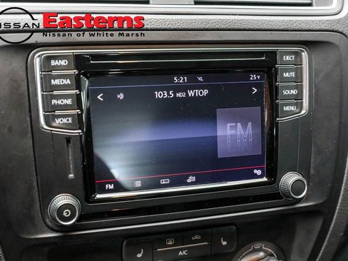 Used 2017 Volkswagen Jetta SE image 31