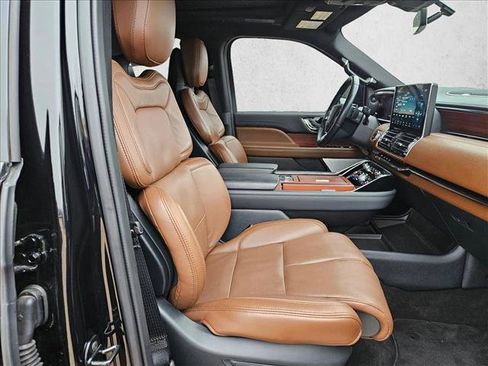 Used 2023 Lincoln Navigator Reserve AWD/4WD image 20
