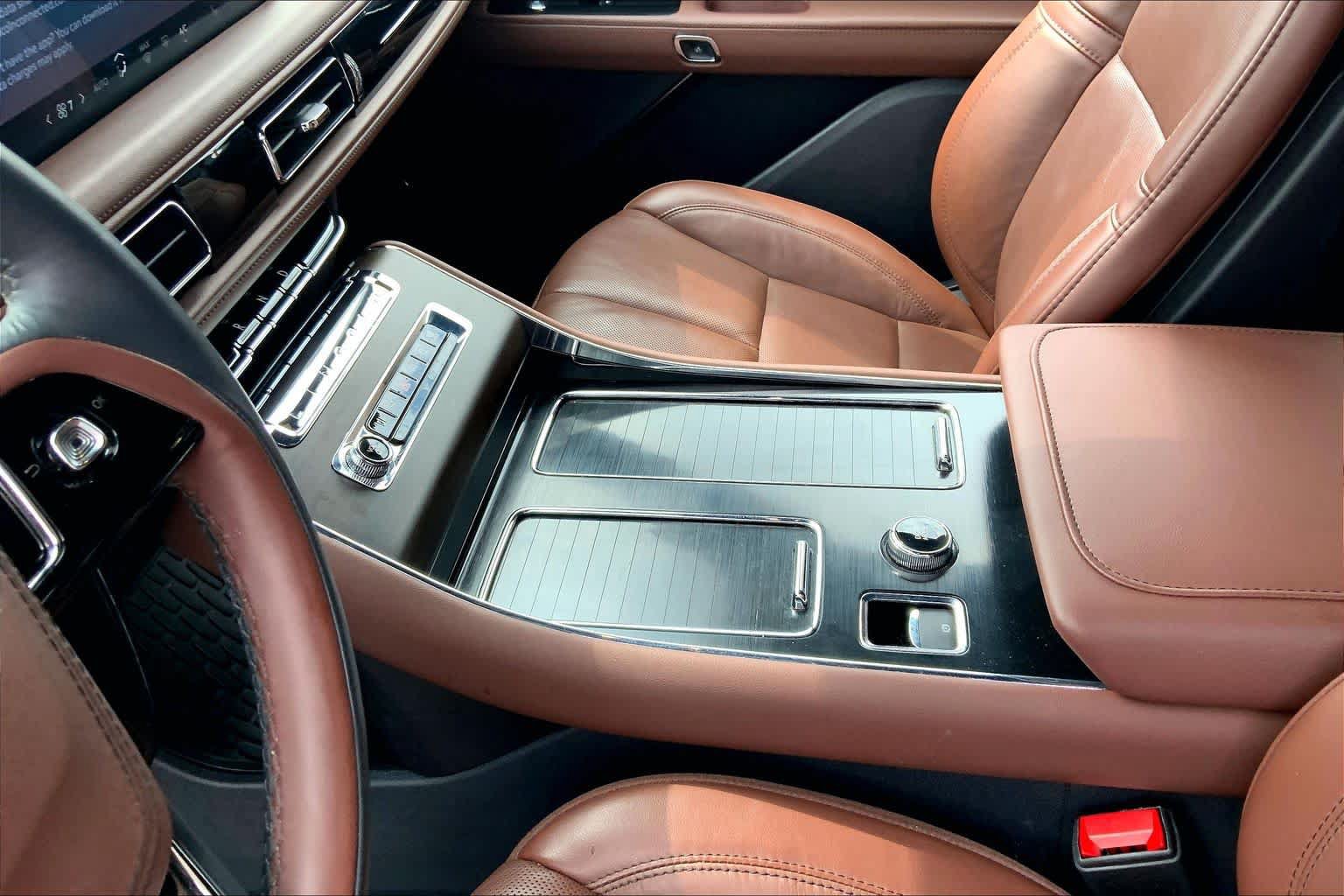 Used 2025 Lincoln Aviator Reserve w/ Jet Appearance Package AWD/4WD image 17
