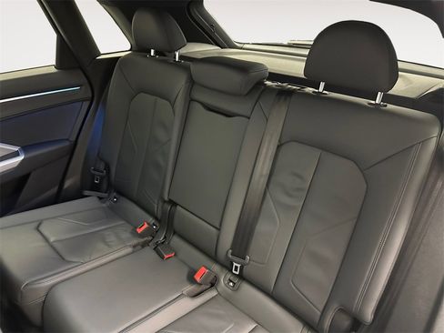 Used 2024 Audi Q3 2.0T Premium Plus image 13