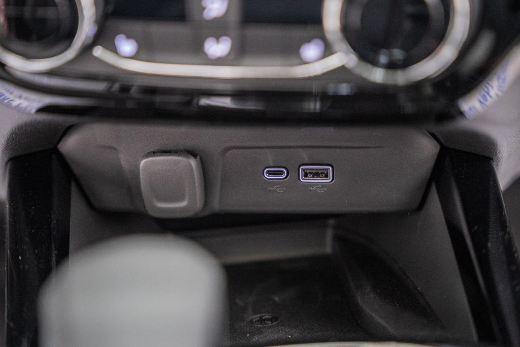 New 2026 Chevrolet Trax LT w/ Sunroof Package FWD image 23