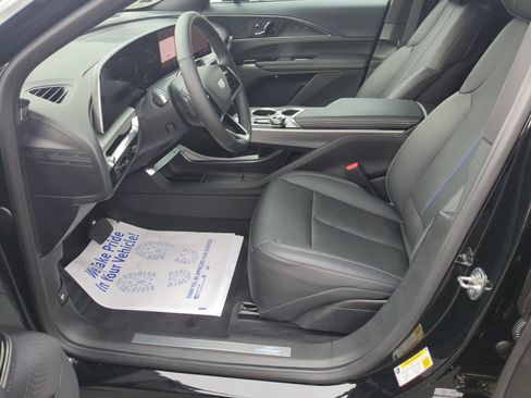Certified 2024 Cadillac Lyriq Sport AWD/4WD image 18