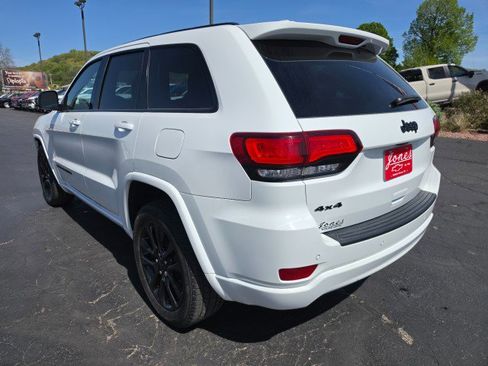 Used 2021 Jeep Grand Cherokee Laredo X AWD/4WD image 3