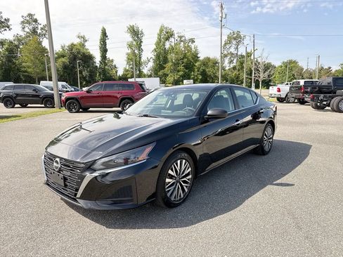 Used 2024 Nissan Altima 2.5 SV FWD image 9