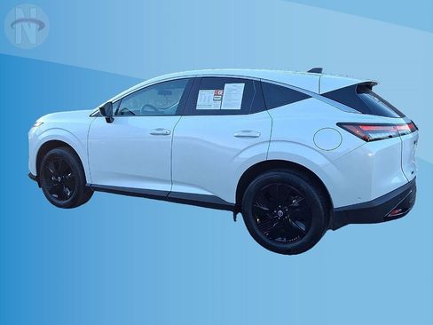 Used 2025 Nissan Murano SV image 2