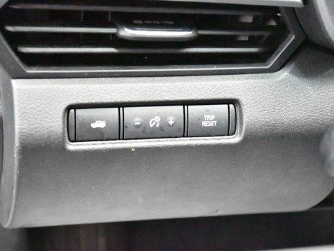 Used 2025 Nissan Altima 2.5 SV FWD image 13