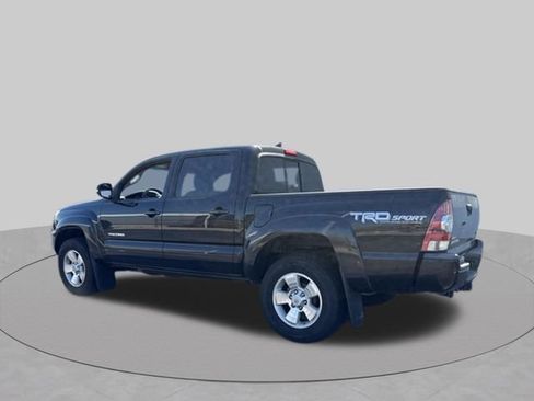Used 2015 Toyota Tacoma 4x4 Double Cab w/ TRD Sport Package image 3