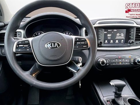Used 2019 Kia Sorento LX image 8