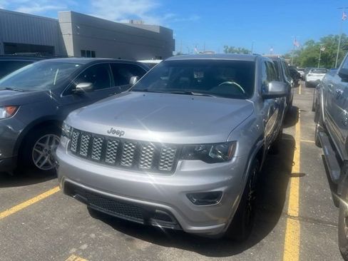 Used 2020 Jeep Grand Cherokee Altitude AWD/4WD image 1