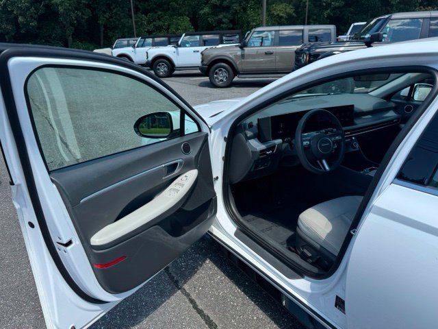 Used 2025 Hyundai Sonata SEL FWD image 11