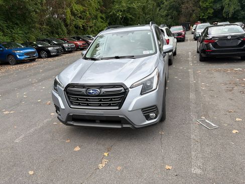 Used 2023 Subaru Forester Limited AWD/4WD image 2