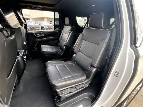 Used 2021 GMC Yukon XL SLT w/ SLT Premium Package image 21