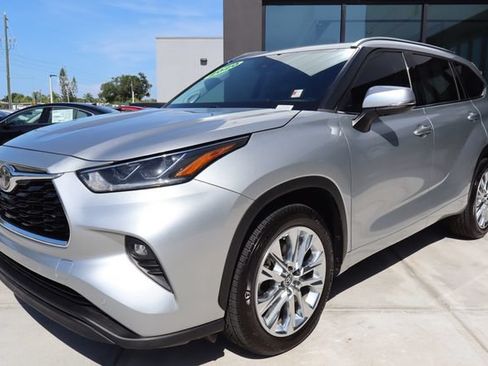 Used 2020 Toyota Highlander Limited FWD image 8