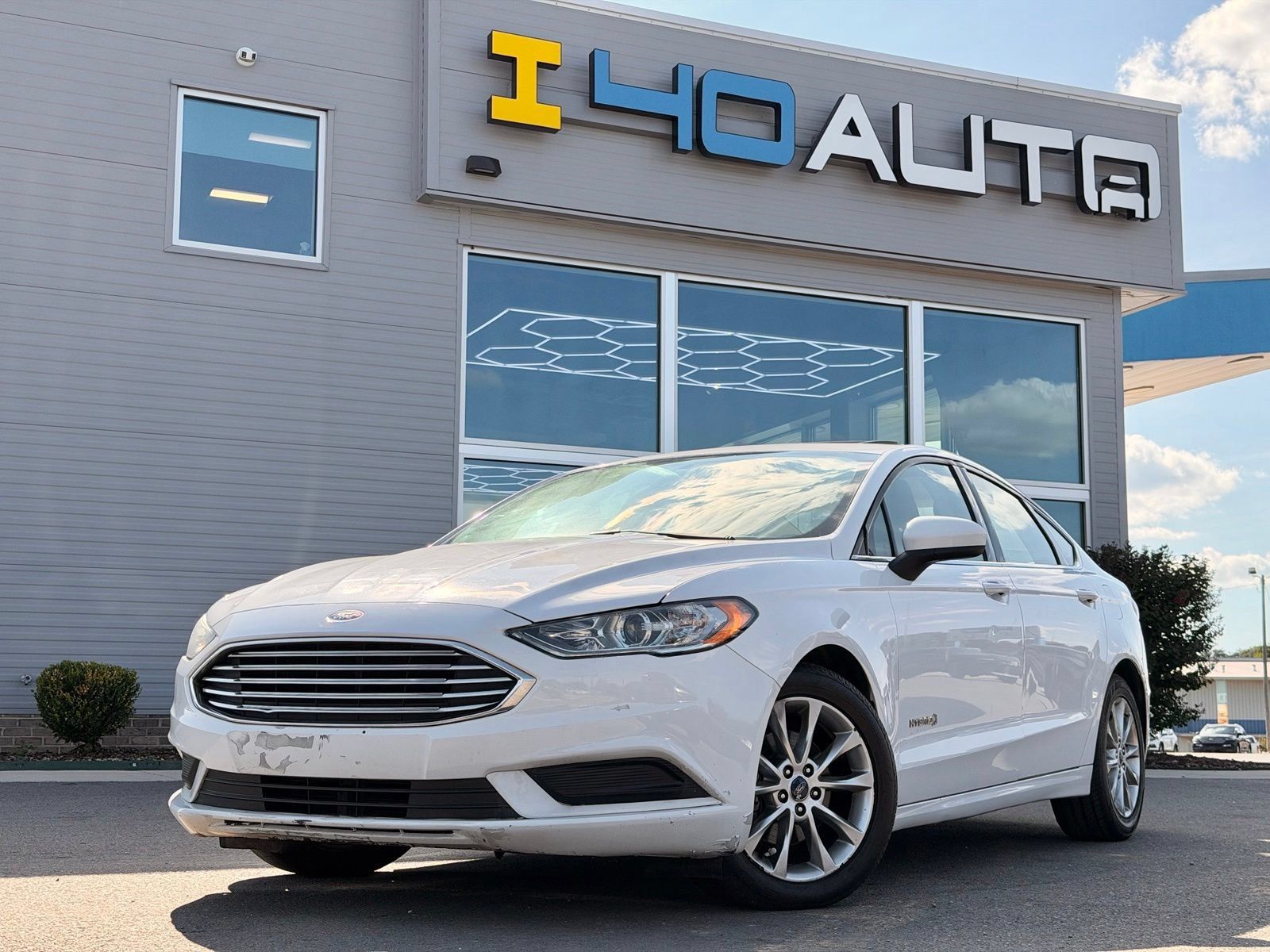 Used 2017 Ford Fusion SE FWD image 1