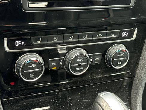 Used 2015 Volkswagen Golf 4-Door image 22