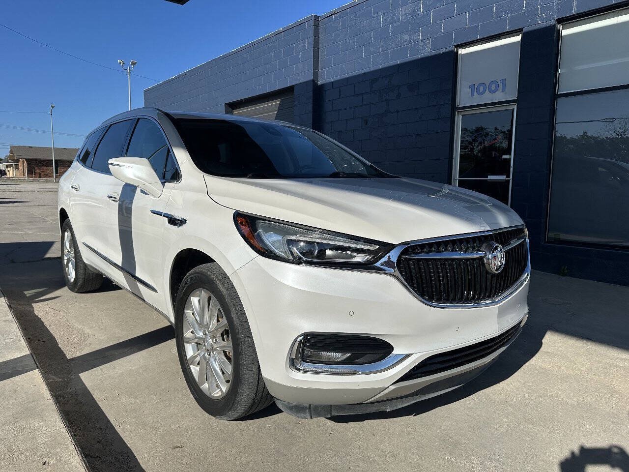 Used 2018 Buick Enclave Premium w/ Trailering Package FWD image 2