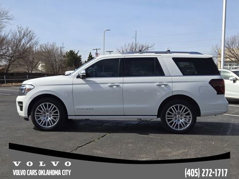 Used 2022 Ford Expedition Platinum image 3