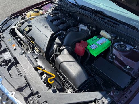 Used 2011 Lincoln MKZ image 38