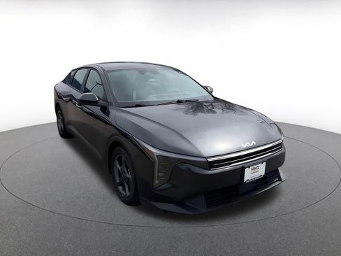 Used 2025 Kia K4 LXS image 3