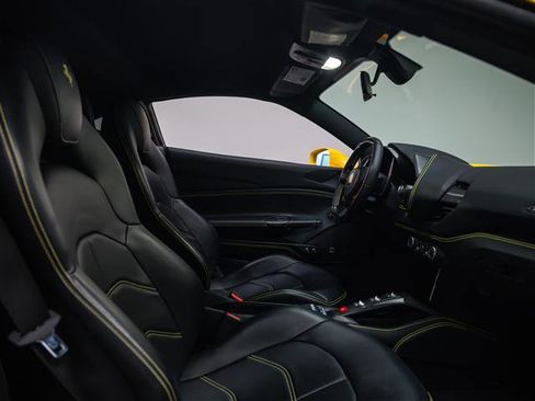 Used 2018 Ferrari 488 GTB RWD image 32