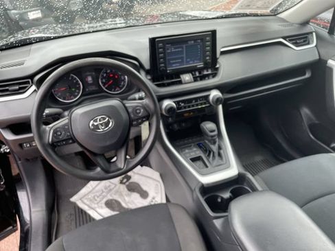 Used 2021 Toyota RAV4 LE FWD image 18