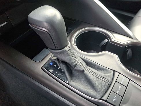 Used 2024 Toyota Camry SE image 15